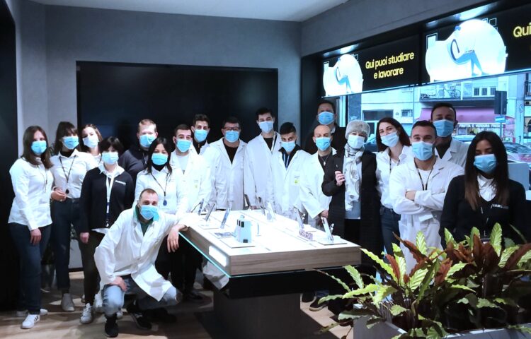 Corsi gratuiti di educazione digitale e antitruffe. Un lodevole esempio di volontariato aziendale