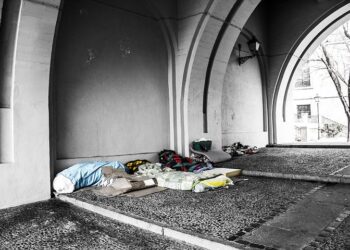 Al via il Piano freddo per i senza dimora: più centri per il distanziamento e una struttura per garantire l’isolamento