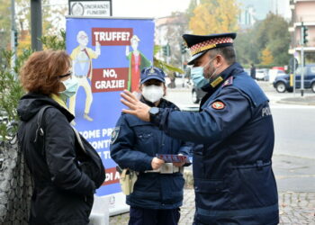 Polizia locale. I vigili di quartiere milanesi al fianco degli anziani contro le truffe