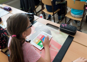 Educazione: va avanti la transizione tecnologica delle scuole milanesi