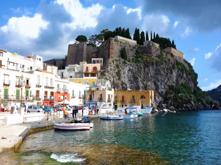 Dal Governo arriva una speranza: possibili riaperture dal 2 Giugno per il turismo