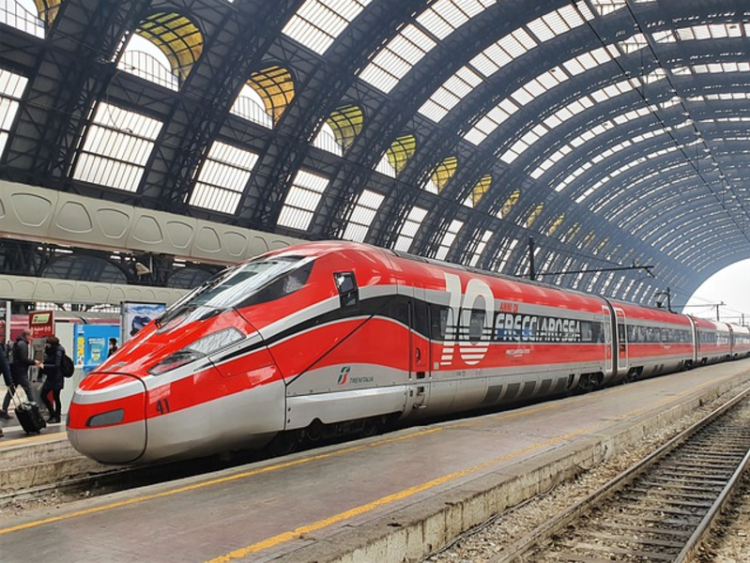 LE MARCHE IN TRENO, TUTTE LE NOVITÀ PER L’ESTATE IN VIAGGIO A BORDO DEI TRENI REGIONALI