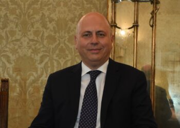 BUONE VACANZE. GLI AUGURI DEL PROF.RUBEN RAZZANTE