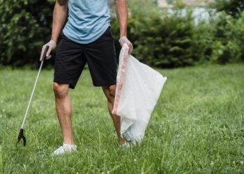 MILANO, I DIPENDENTI DI MCDONALD’S PULISCONO COME VOLONTARI IL PARCO ANNARUMMA