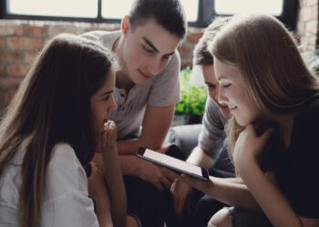 AGCOM RAFFORZA LA TUTELA DEI MINORI SUL WEB