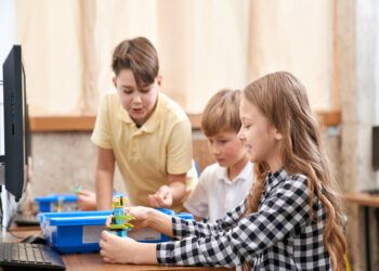 L’EMILIA ROMAGNA ABBATTE IL DIVARIO DIGITALE DOTANDO OLTRE 15MILA STUDENTI DI TABLET, PC E SIM