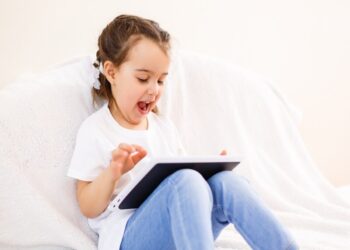 TUTELA DEI MINORI ONLINE, AGCOM AVVIA UNA CONSULTAZIONE