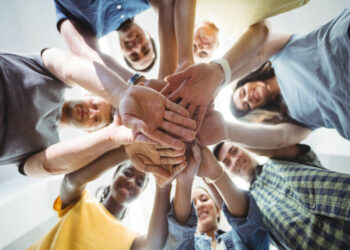 LOMBARDIA, 1.6 MILIONI DI EURO PER CONTRASTARE IL DISAGIO GIOVANILE – VIA AL BANDO “GIOVANI SMART”