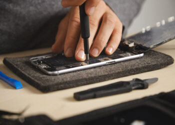 RIPARAZIONE “FAI DA TE” PER LO SMARTPHONE SOSTENIBILE