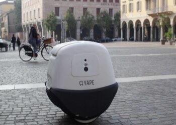 YAPE, IL PRIMO ROBOT FATTORINO PER LE CONSEGNE A GUIDA AUTONOMA