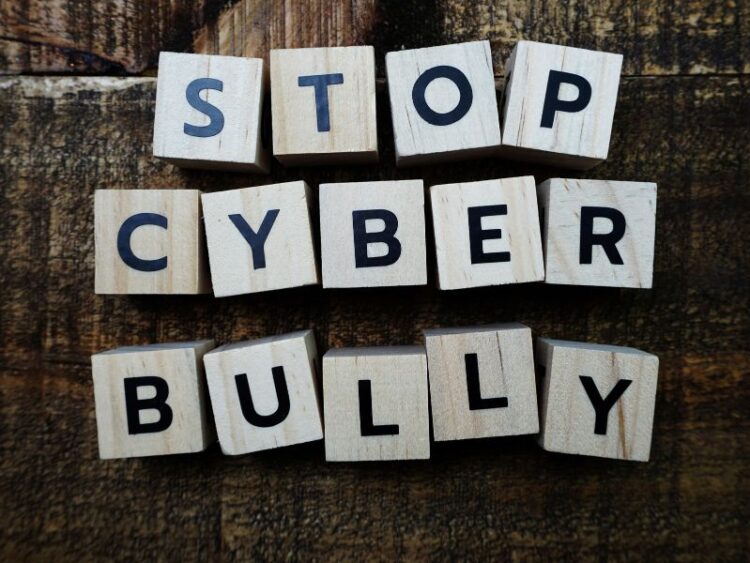 COME AFFRONTARE IL BULLISMO