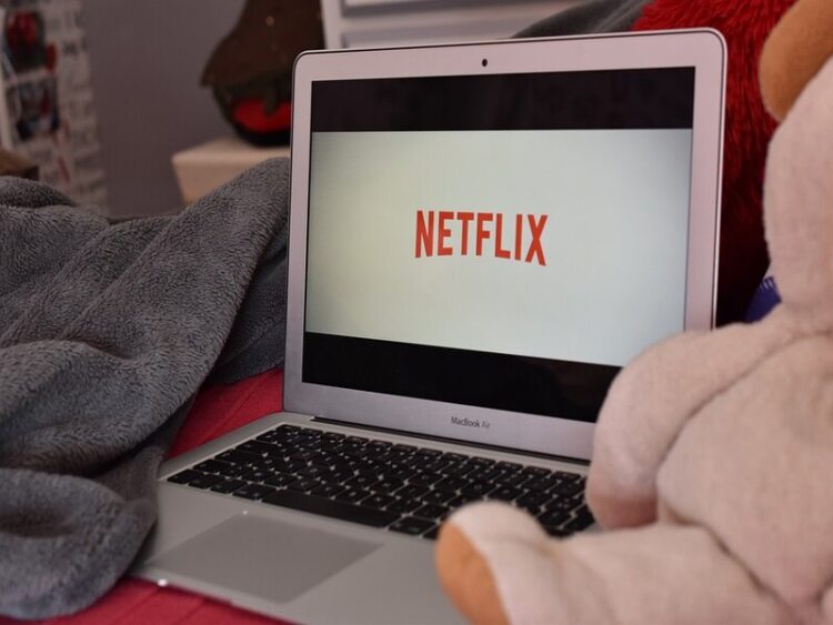 NETFLIX ANNUNCIA IL NUOVO ABBONAMENTO CON PUBBLICITA’