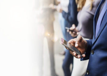 RENDITA A VITA DOPO UN TUMORE PER USO PROLUNGATO DEL CELLULARE