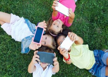 SOCIAL NETWORK, BOOM TRA GLI UNDER 14