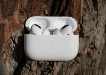 APPLE, GLI AIRPODS POTREBBERO SOSTITUIRE GLI APPARECCHI ACUSTICI?