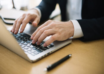 I RISCHI PER UN DIPENDENTE CHE USA IL PC AZIENDALE PER SCOPI PERSONALI