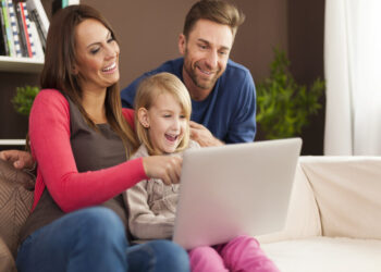 GLI ITALIANI PASSANO ONLINE UN TERZO DELLA LORO VITA