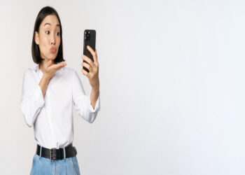 LENSA, LA NUOVA APP CHE UTILIZZA L’INTELLIGENZA ARTIFICIALE PER ELABORARE SELFIE E FOTO