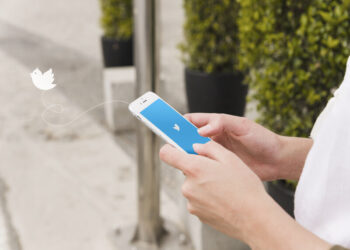 TWITTER VIETA AI SUOI UTENTI DI PUBBLICARE COLLEGAMENTI A SOCIAL NETWORK CONCORRENTI, POI CI RIPENSA