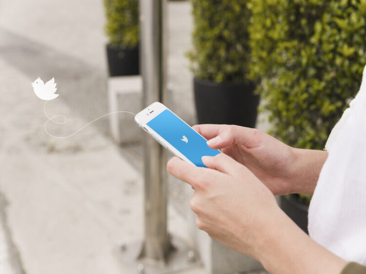 TWITTER VIETA AI SUOI UTENTI DI PUBBLICARE COLLEGAMENTI A SOCIAL NETWORK CONCORRENTI, POI CI RIPENSA