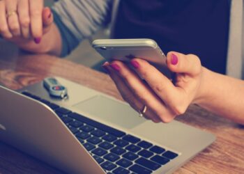 IL NOSTRO COMPUTER CI SPIA? COSA STA SUCCEDENDO E COME REAGIRE