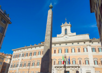 PIRATERIA ONLINE, POTENZIATI GLI STRUMENTI IN POSSESSO DELL’AGCOM E LE SANZIONI CIVILI E PENALI