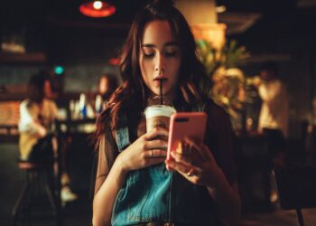 TIKTOK, PRIVACY VIOLATA E CONTENUTI DANNOSI PER LA SALUTE MENTALE