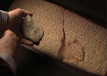 L’INTELLIGENZA ARTIFICIALE RIVOLUZIONA LA TRADUZIONE DELLA SCRITTURA CUNEIFORME