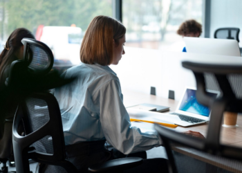 IMPRENDITORE DENUNCIA L’EX SEGRETARIA PER DIFFAMAZIONE, MA VIENE CONDANNATO PER CALUNNIA