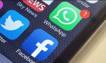 LA FRANCIA VIETA L’USO DI WHATSAPP AI POLITICI