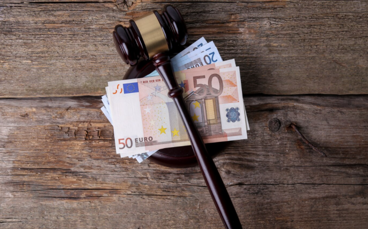 MEDICO VIOLA LA PRIVACY DEI SUOI PAZIENTI: SCATTA MULTA DA 20.000 EURO