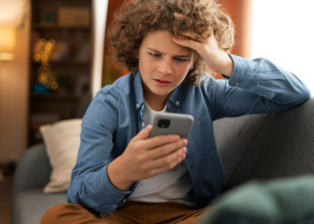 SHARENTING: LA CONDIVISIONE ONLINE DEI BAMBINI E I RISCHI PER LA PRIVACY