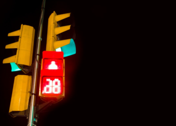 CON L’AI I SEMAFORI POTREBBERO AVERE UN QUARTO COLORE