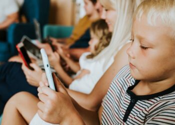 LA FLORIDA VIETA I SOCIAL MEDIA AI MINORI DI 14 ANNI