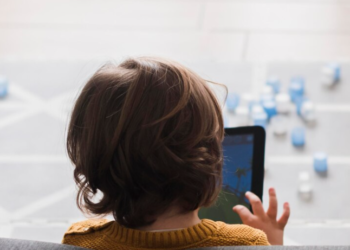 ALLARME IN GRAN BRETAGNA PER LA DIPENDENZA DA SOCIAL DEI BAMBINI