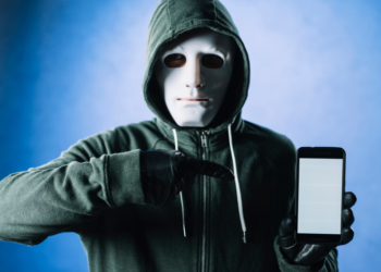 PROTEGGERSI DALLE TRUFFE TELEFONICHE DI ULTIMA TECNOLOGIA: CONSIGLI PER AFFRONTARE I CLONI VOCALI AI