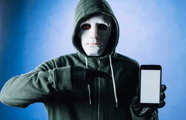 PROTEGGERSI DALLE TRUFFE TELEFONICHE DI ULTIMA TECNOLOGIA: CONSIGLI PER AFFRONTARE I CLONI VOCALI AI