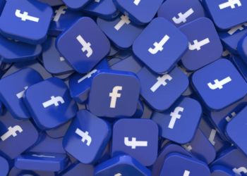 RIVELARE I PROPRI DATI SENSIBILI IN PUBBLICO NON AUTORIZZA FACEBOOK A USARLI A SUO PIACIMENTO