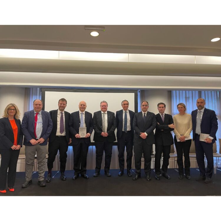 “IL GOVERNO DELL’INTELLIGENZA ARTIFICIALE: PRINCIPI, REGOLE E APPLICAZIONI”