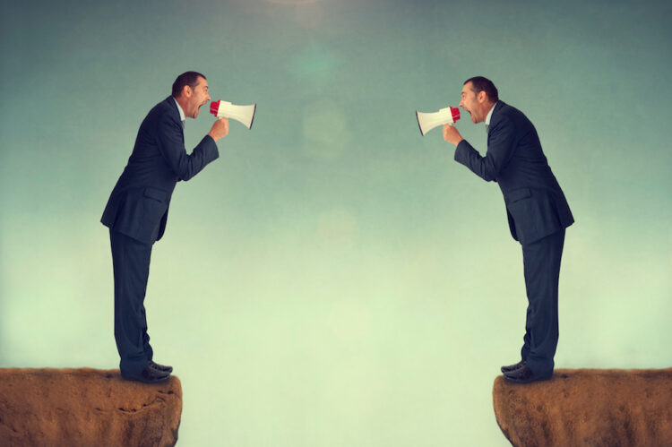 DIFFAMAZIONE: DECIDERANNO LE SEZIONI UNITE DELLA CORTE DI CASSAZIONE SE QUALIFICARE UNA PERSONA COME “IMPUTATO” ANZICHE’ “INDAGATO” È DIFFAMAZIONE