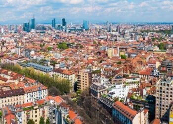 TECNOLOGIA, ISTRUZIONE, SANITÀ, NEGOZI: LA “CITTÀ A 15 MINUTI” ESISTE SOLO PER IL 39% DEGLI ITALIANI