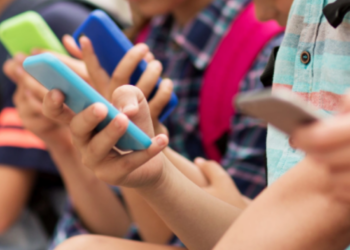 QUANDO DARE IL PRIMO SMARTPHONE AI RAGAZZI?