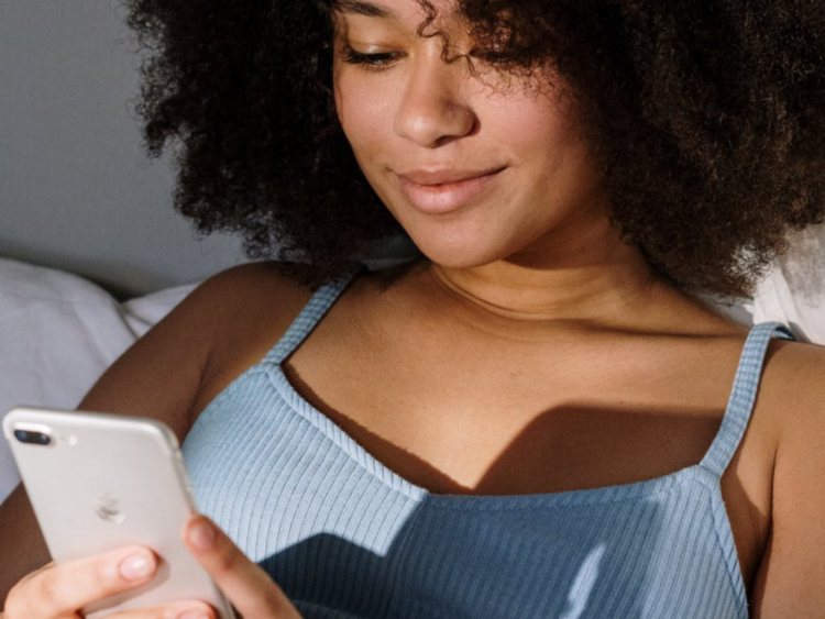 SEXTING TRA I GIOVANI: UN FENOMENO INVASIVO E I RISCHI DELLA VITA ONLINE