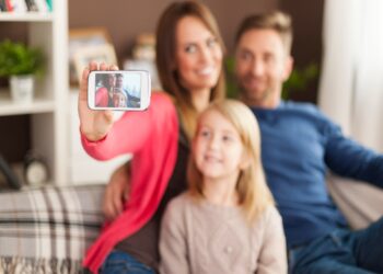 IL FENOMENO DELLO “SHARENTING” E I SUGGERIMENTI AI GENITORI