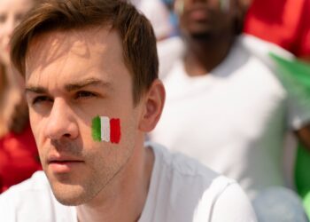 VIETARE I SOCIAL AGLI UNDER 15: L’ITALIA SI MUOVE