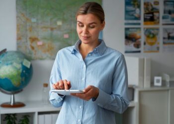 IL CODICE ETICO SULL’UTILIZZO DEI SOCIAL DA PARTE DEI DOCENTI: COME FUNZIONA E PERCHÈ IL MINISTERO VUOLE APPROVARLO