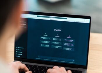 QUELLO CHE NON DIRESTI MAI A UNO SCONOSCIUTO, NON DIRLO NEANCHE A UN CHATBOT