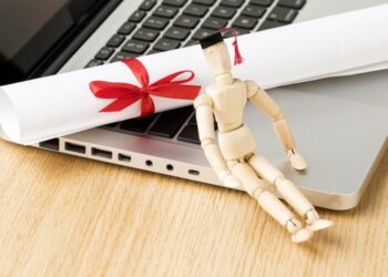 LAUREARSI GRAZIE ALL’IA: UNA STUDENTESSA HA FATTO DISCUTERE LA PROPRIA TESI AL SUO AVATAR VIRTUALE