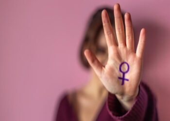 LIMITARE LA DISCRIMINAZIONE DI GENERE AD OPERA DELL’IA: LE PRINCIPALI INIZIATIVE