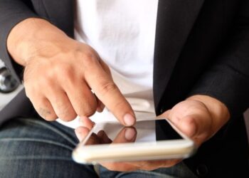 DISPONIBILE L’APPLICAZIONE DI META AI, FUNZIONALITÀ COMPLETE PER ORA SOLO NEGLI USA